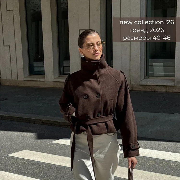 Damen Kurz geschnittene Wollmix-Jacke mit hohem Stehkragen und Taillengürtel Shop Nory