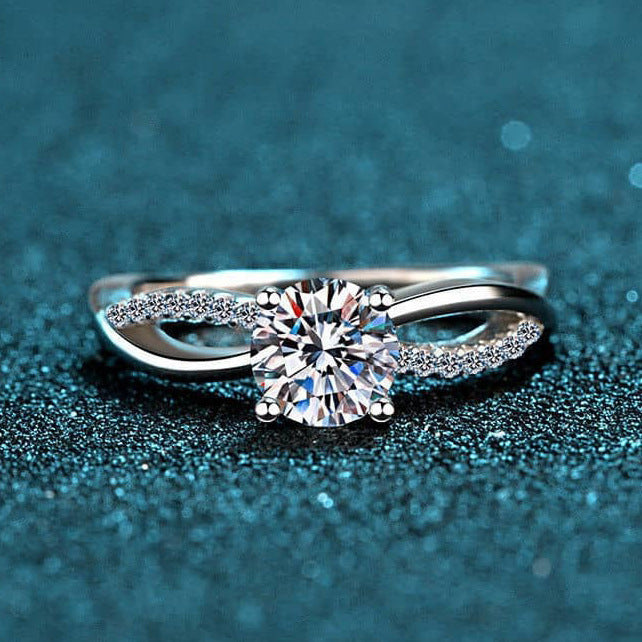Damen eleganter Schmuckring mit strahlendem Zirkonia und raffinierter Wellenfassung Shop Nory
