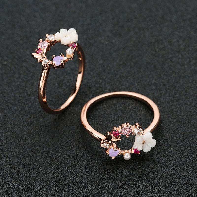 Damenring mit floralen Akzenten aus hochwertigen Kristallen Shop Nory