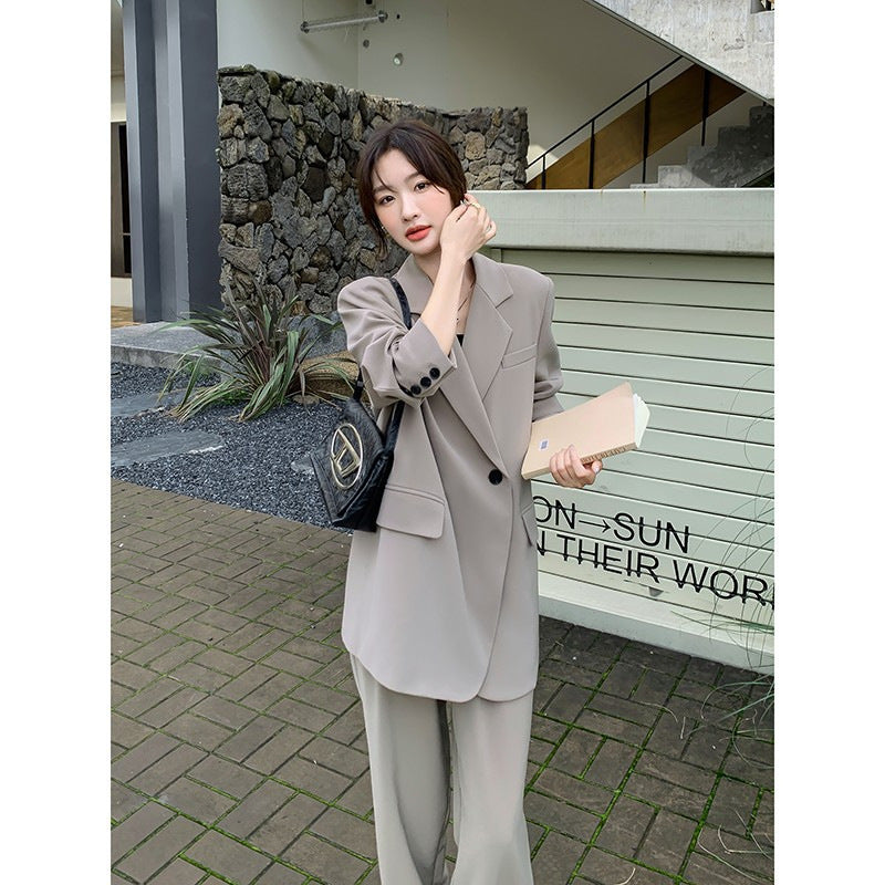 Damen Oversize-Zweiteiler aus fließendem Krepp mit Reversblazer und weiten Bundfaltenhosen Shop Nory