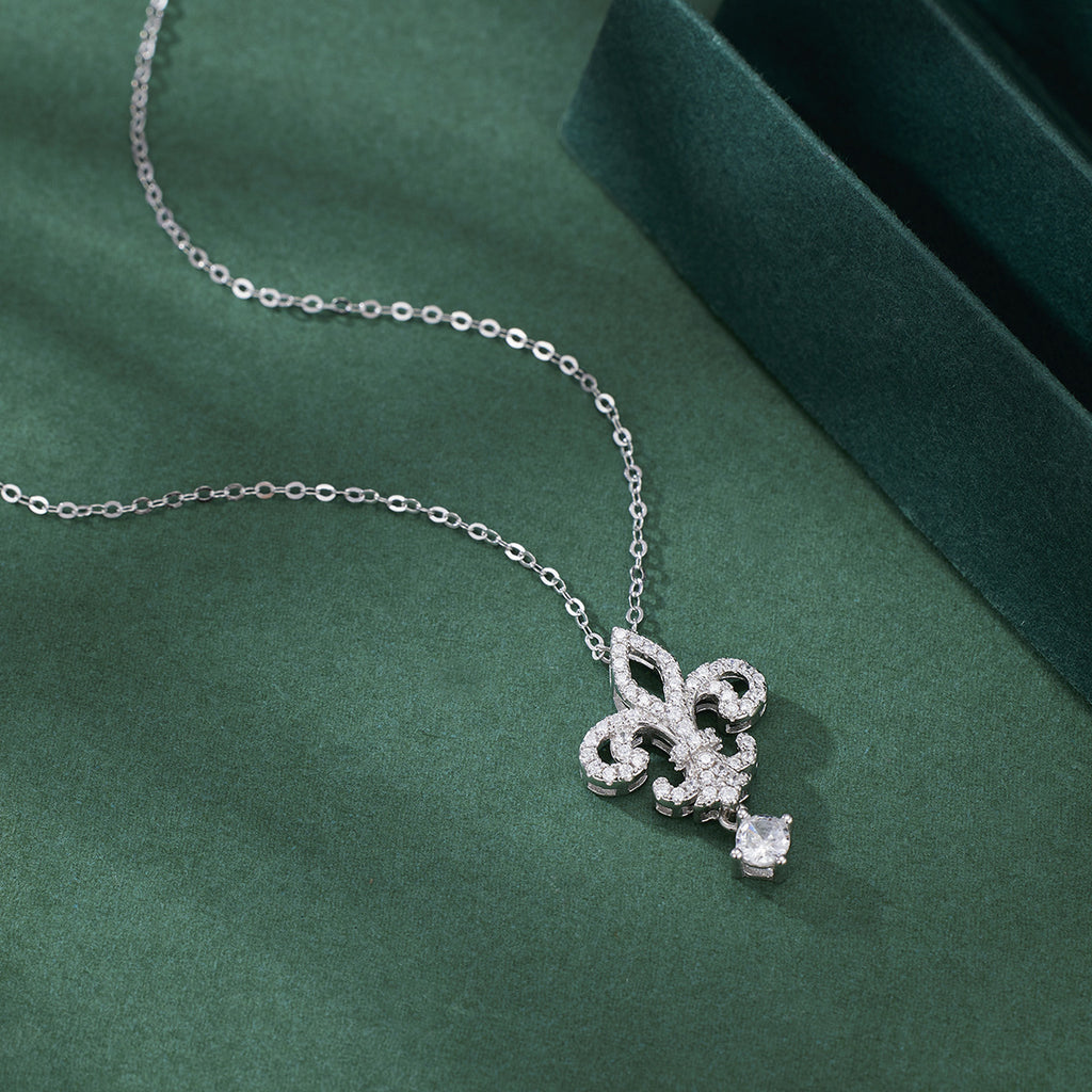 Damen elegante Halskette mit filigranem Lilienanhänger und funkelnden Zirkonia Shop Nory
