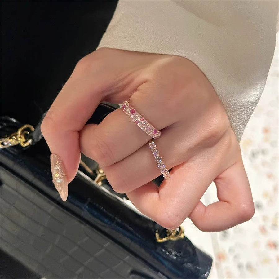 Damen Ring mit funkelndem Kristallbesatz und einzigartigem Design Shop Nory