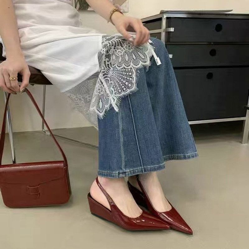 Damen Spitz zulaufende Lack-Slingback-Wedges mit niedrigem Keilabsatz Shop Nory
