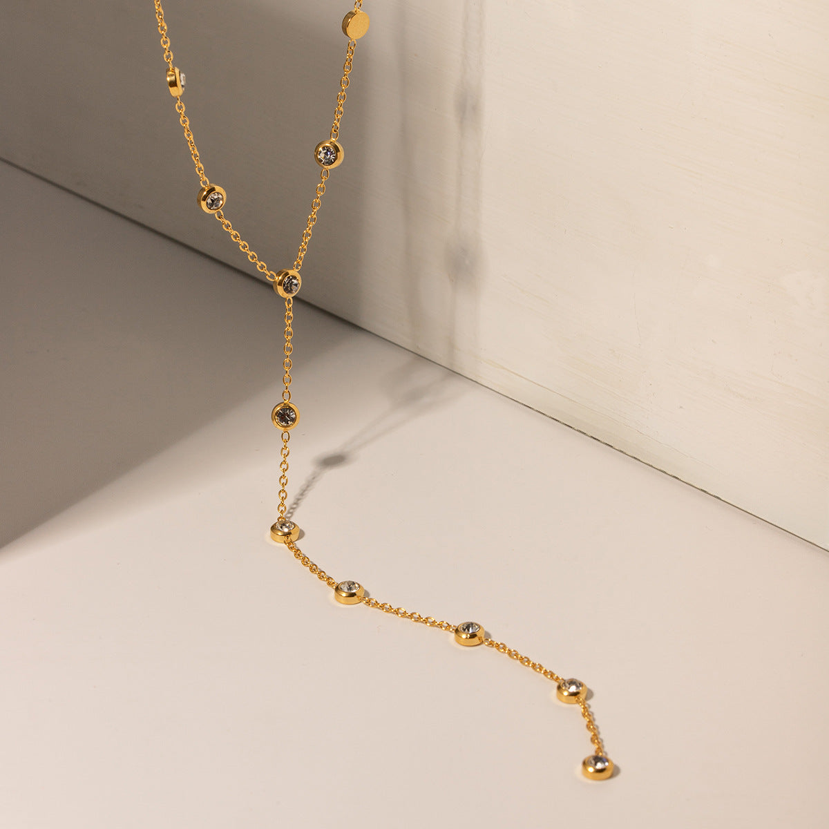 Damen Halskette mit funkelnden Zirkonia und verstellbarem Verschluss Shop Nory
