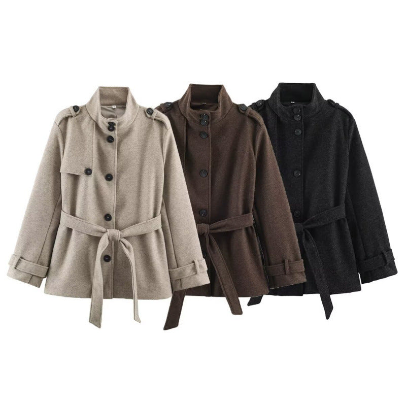 Damen kurze taillierte Manteljacke aus Wollmix mit Stehkragen, Schulterpatten und Bindegürtel Shop Nory