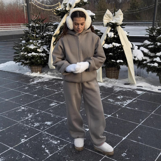 Damen Komfort-Kapuzen-Zipjacke mit verdecktem Reißverschluss, Kängurutasche und gerader Sweat-Hose Shop Nory