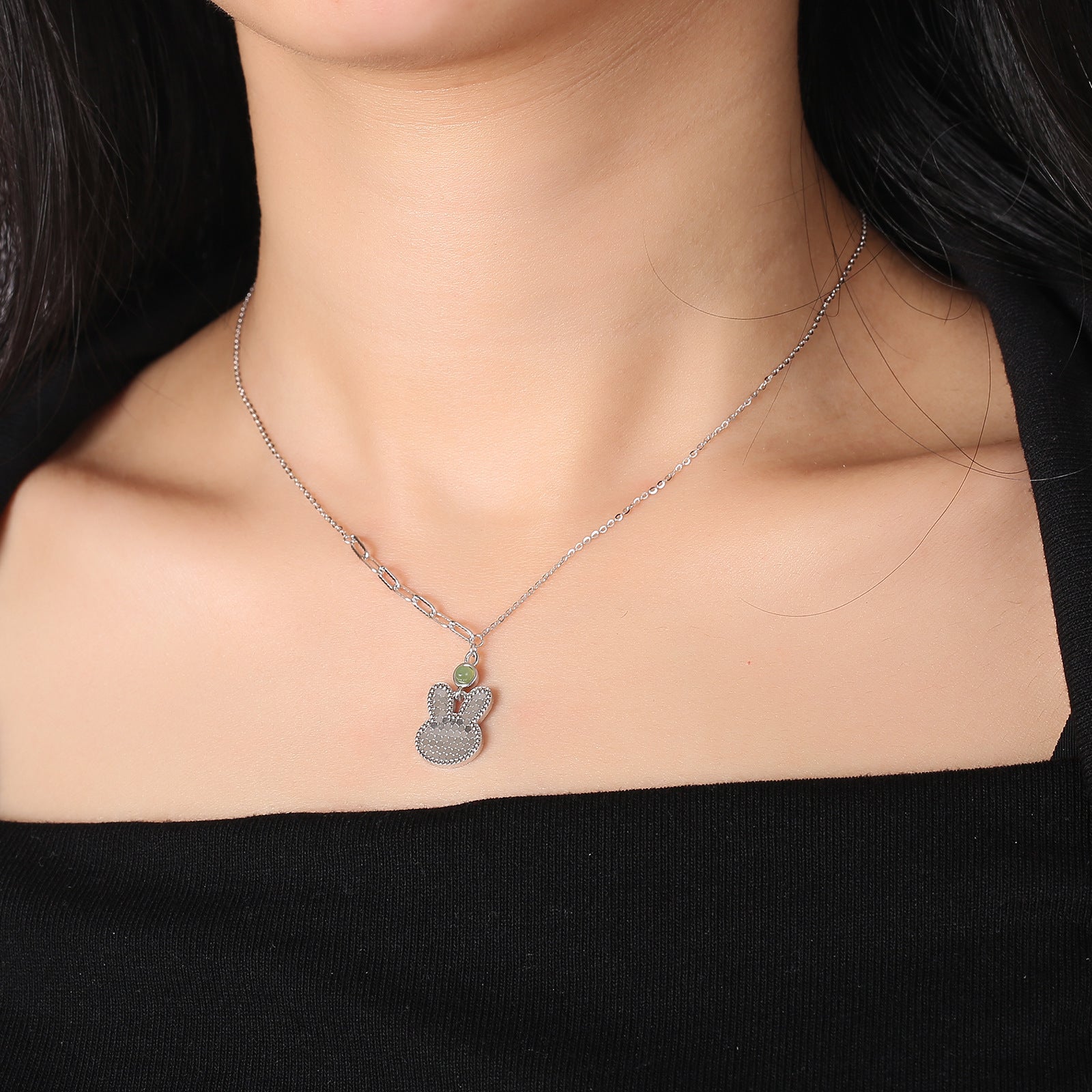 Damen Halskette mit lustigem Hasenanhänger und hochwertigem Edelstein Shop Nory