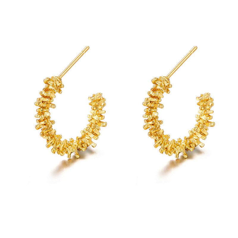 Damenohrringe mit strukturiertem Design und glänzender Oberfläche Shop Nory