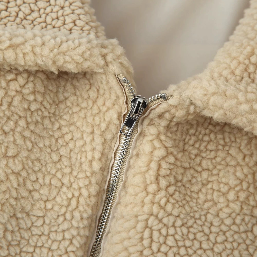 Damen Oversized Teddyjacke mit Reißverschluss, Kragen und aufgesetzten Taschen Shop Nory
