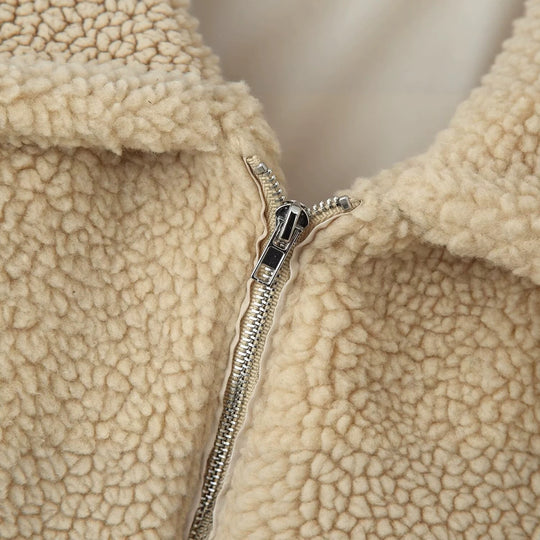 Damen Oversized Teddyjacke mit Reißverschluss, Kragen und aufgesetzten Taschen Shop Nory