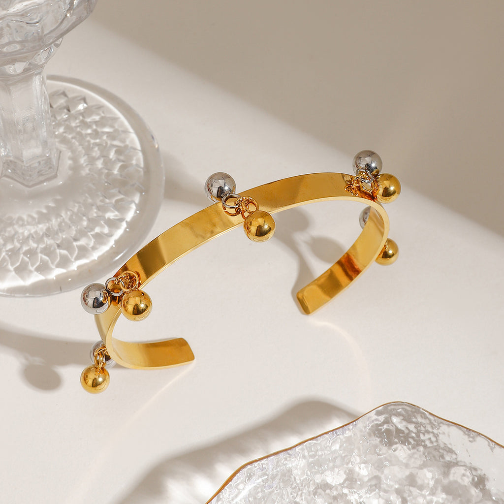 Damen Armreif mit eleganten Kugelanhängern aus hypoallergenem Edelstahl Shop Nory