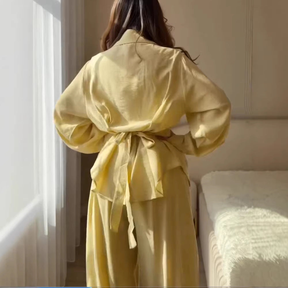 Damen Elegantes zweiteiliges Satin-Loungewear-Set mit taillierter Bluse und weitem Hosenbein Shop Nory