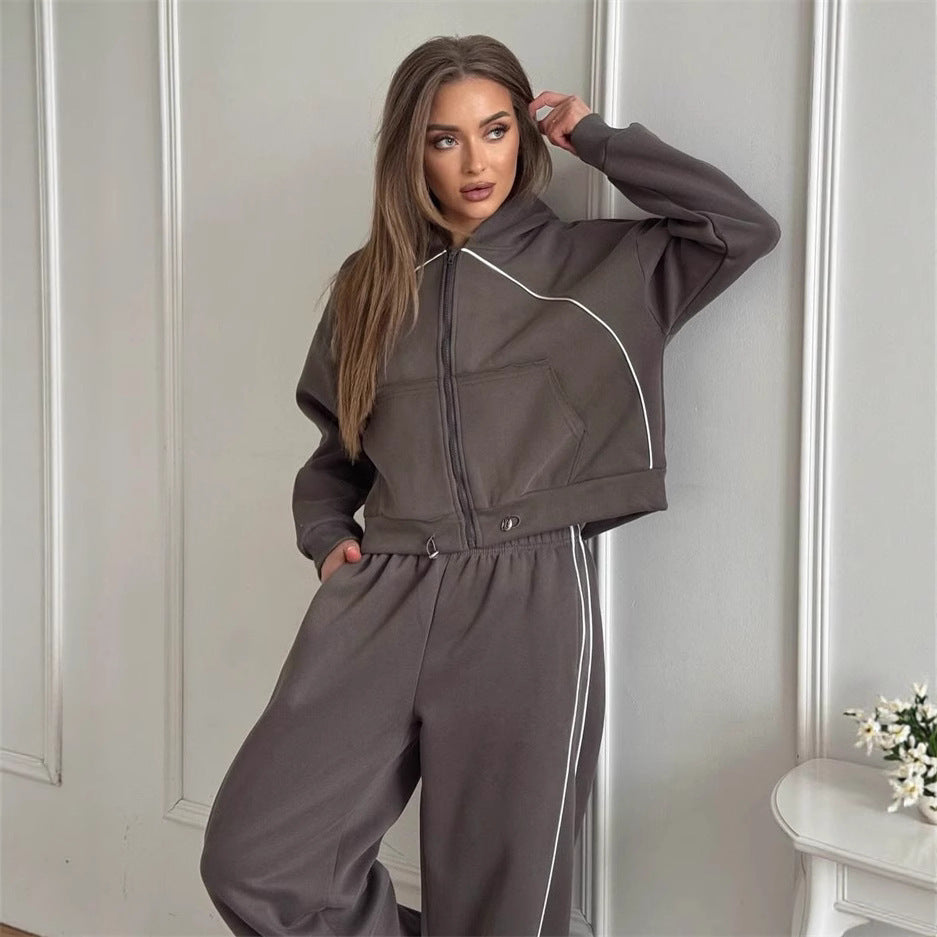 Damen kurzes Kapuzen-Sweatset mit Frontreißverschluss, kontrastierender Paspel und elastischer Highwaist-Jogger Shop Nory