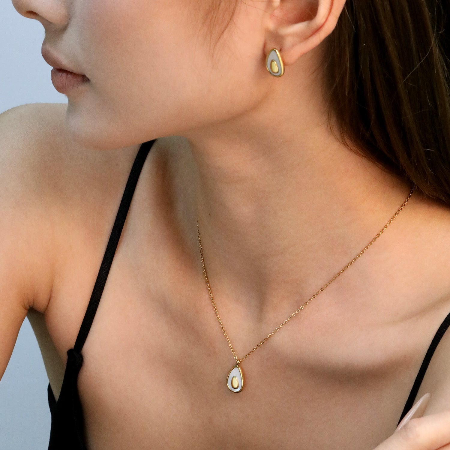 Damen Schmuckset mit luxuriösem Tropfenanhänger und passendem Ohrstecker Shop Nory