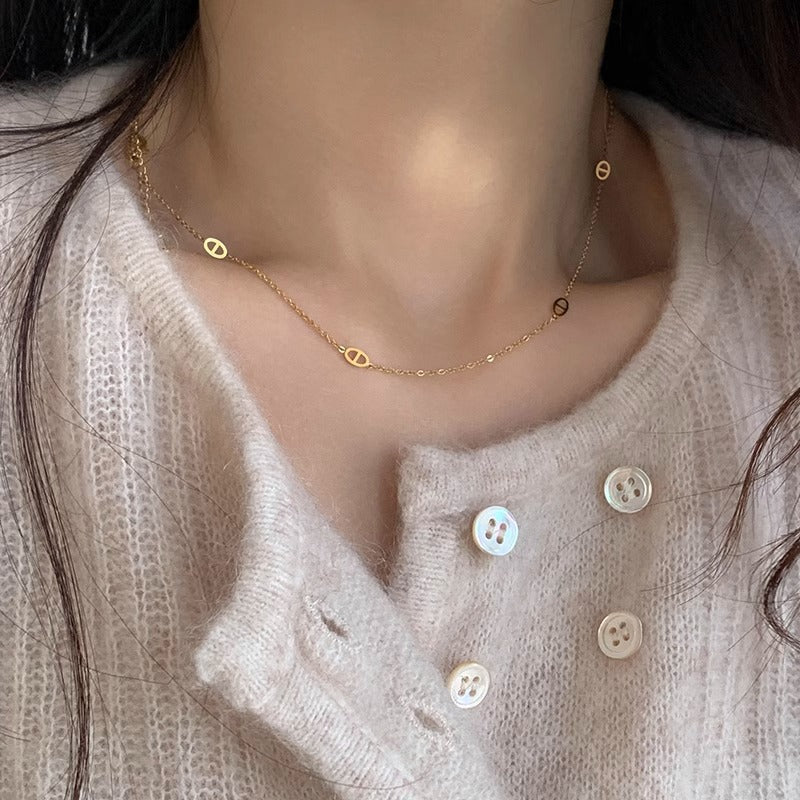 Damen Halskette mit filigranem ovalem Design und modernen Elementen Shop Nory