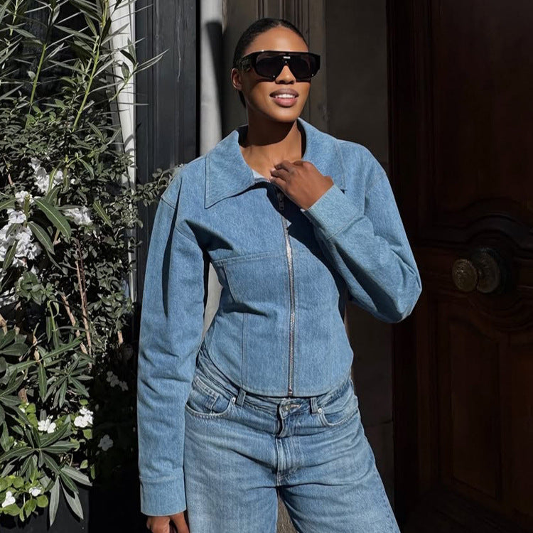 Damen Kurz geschnittene Jeansjacke mit Reißverschluss und definierter Schulterlinie Shop Nory