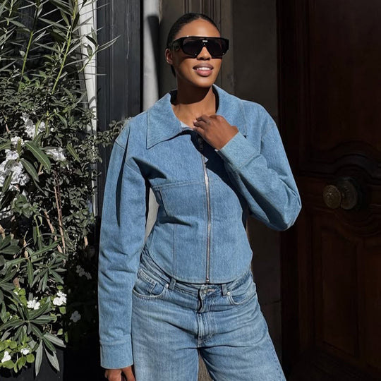Damen Kurz geschnittene Jeansjacke mit Reißverschluss und definierter Schulterlinie Shop Nory