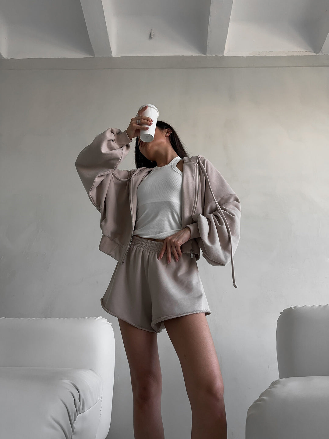 Damen oversized Cropped-Zip-Hoodie mit voluminösen Ballonärmeln und elastischer High‑Waist Loungeboxer-Shorts Shop Nory
