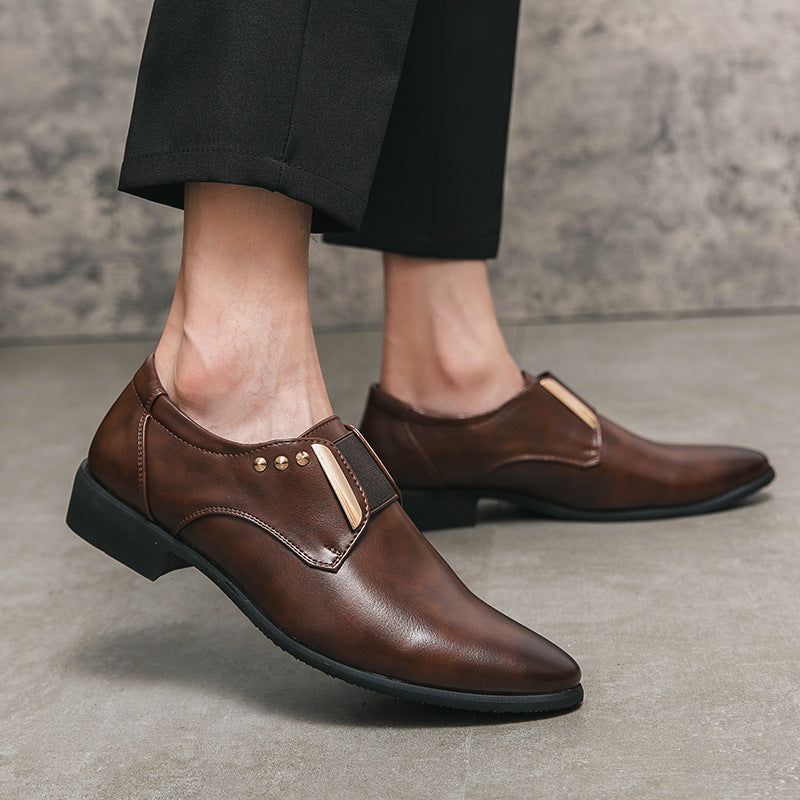 Herren elegante spitze Slip-On Business-Halbschuhe mit elastischer Gummilasche und dekorativen Metallapplikationen Shop Nory