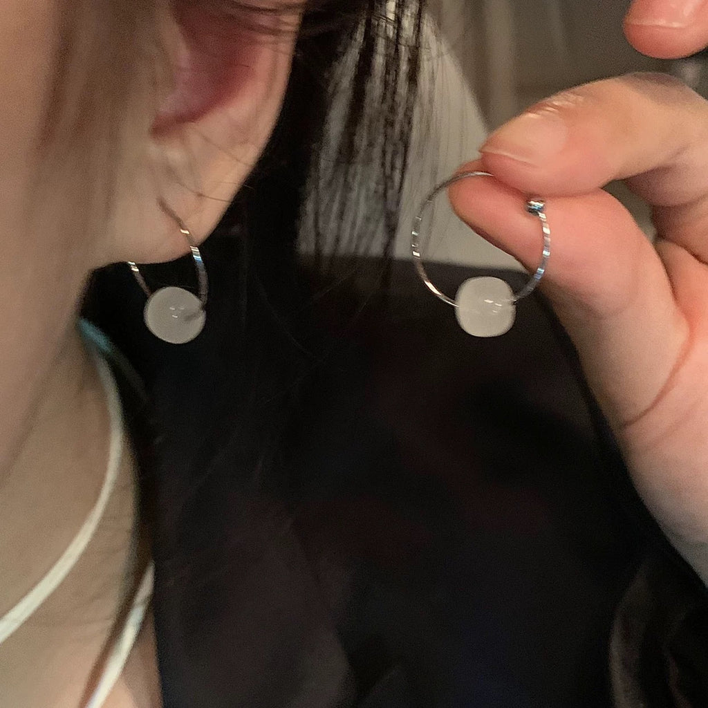 Damen Ohrringe mit elegantem minimalistischen Design und natürlichen Steinperlen Shop Nory