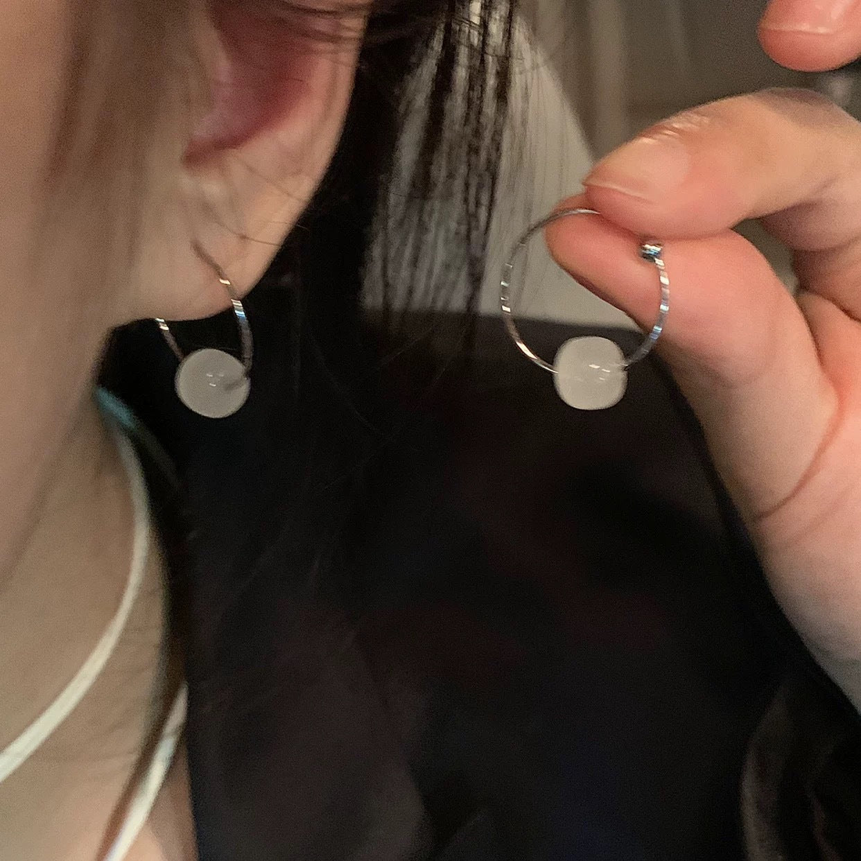 Damen Ohrringe mit elegantem minimalistischen Design und natürlichen Steinperlen Shop Nory