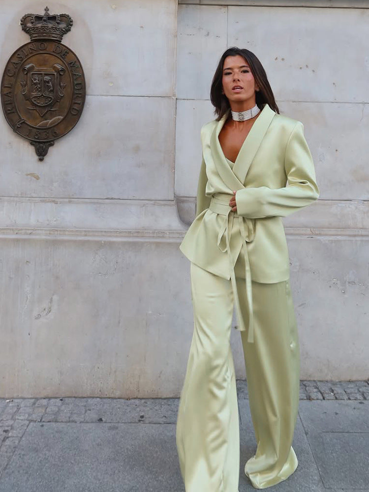Damen Satin-Zweiteiler mit tailliertem Wickelblazer und weiter Palazzo-Hose Shop Nory