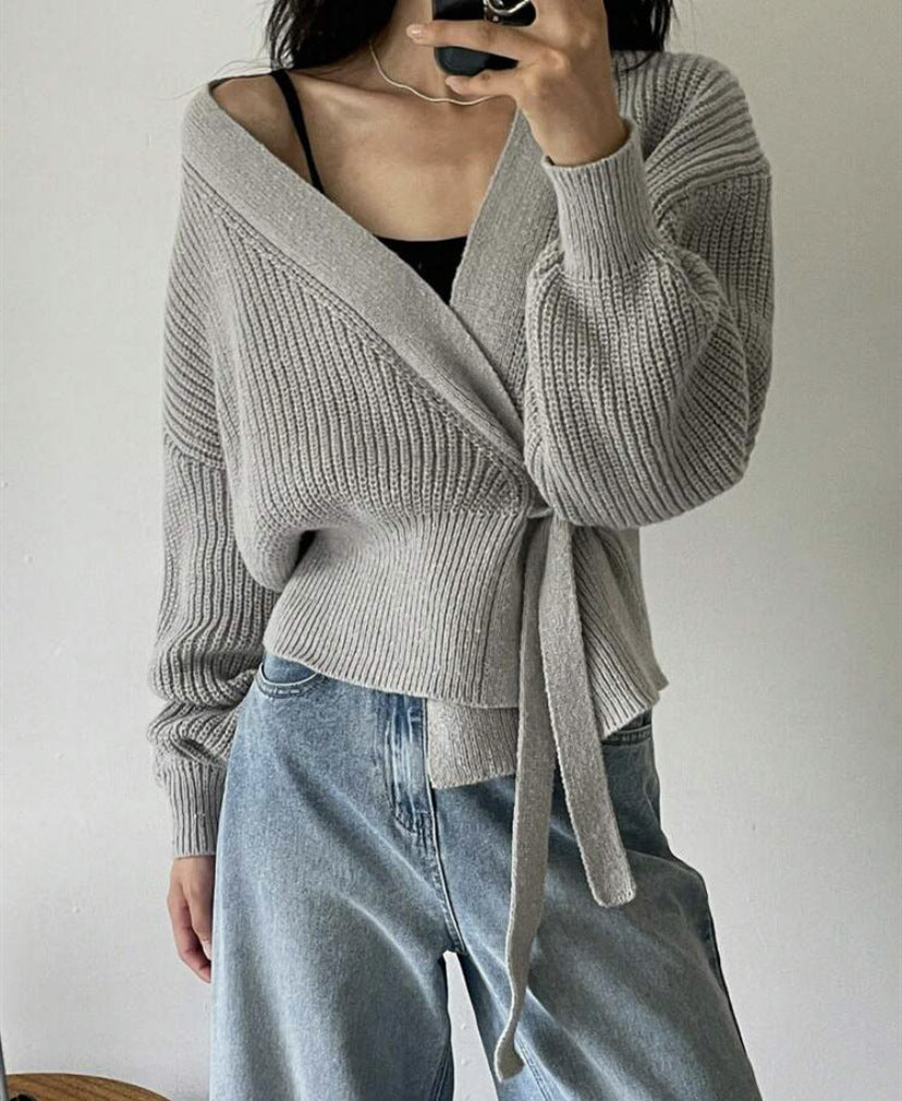 Damen Wickel-Strickjacke mit V-Ausschnitt, Taillenschleife und Ballonärmeln Shop Nory