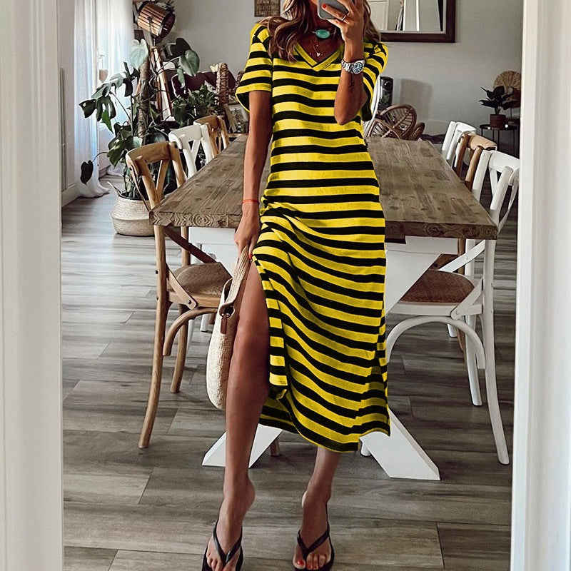 Gestreiftes Patchwork-Freizeitkleid mit V-Ausschnitt und kurzen Ärmeln