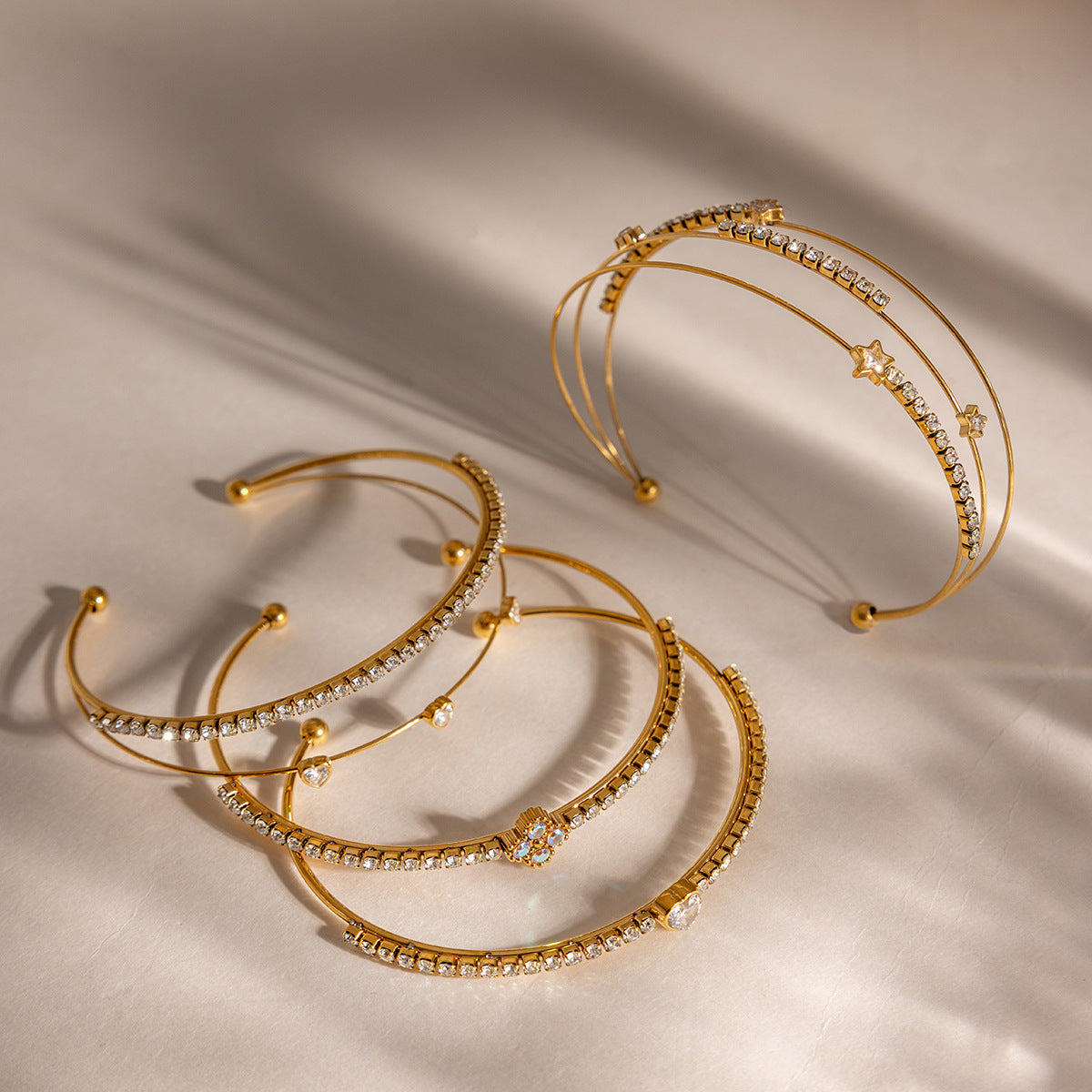 Damen Armband mit strahlenden Zirkonia und hypoallergener Edelstahlverarbeitung Shop Nory