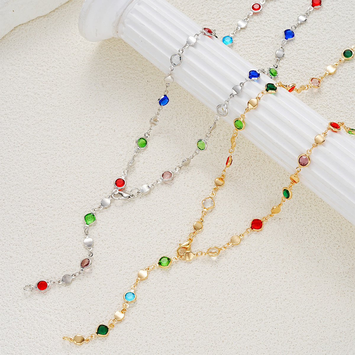Damen Halskette mit bunten Kristallen und filigranem Design Shop Nory
