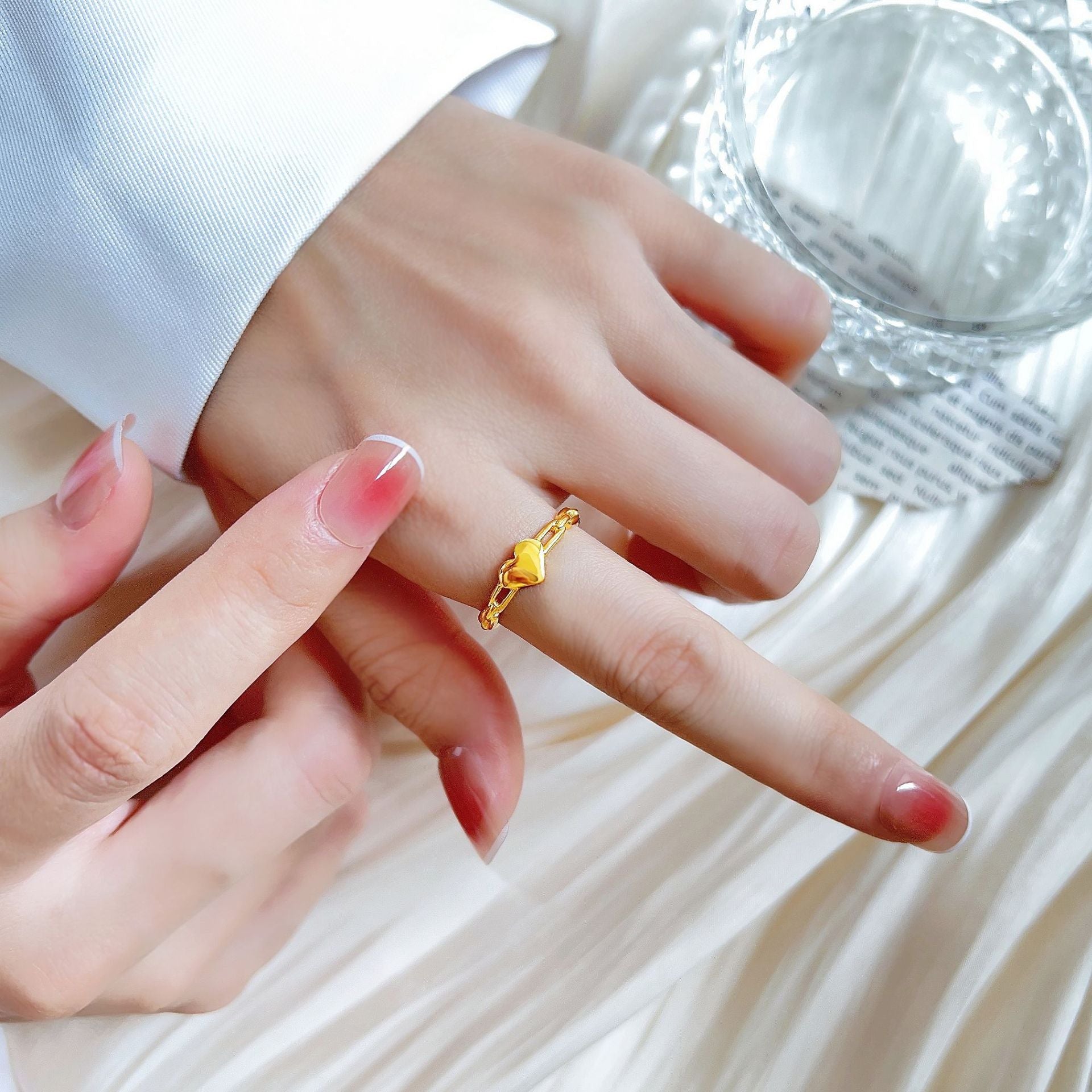 Damen Ring mit Herzmotiv und Kettendesign Shop Nory