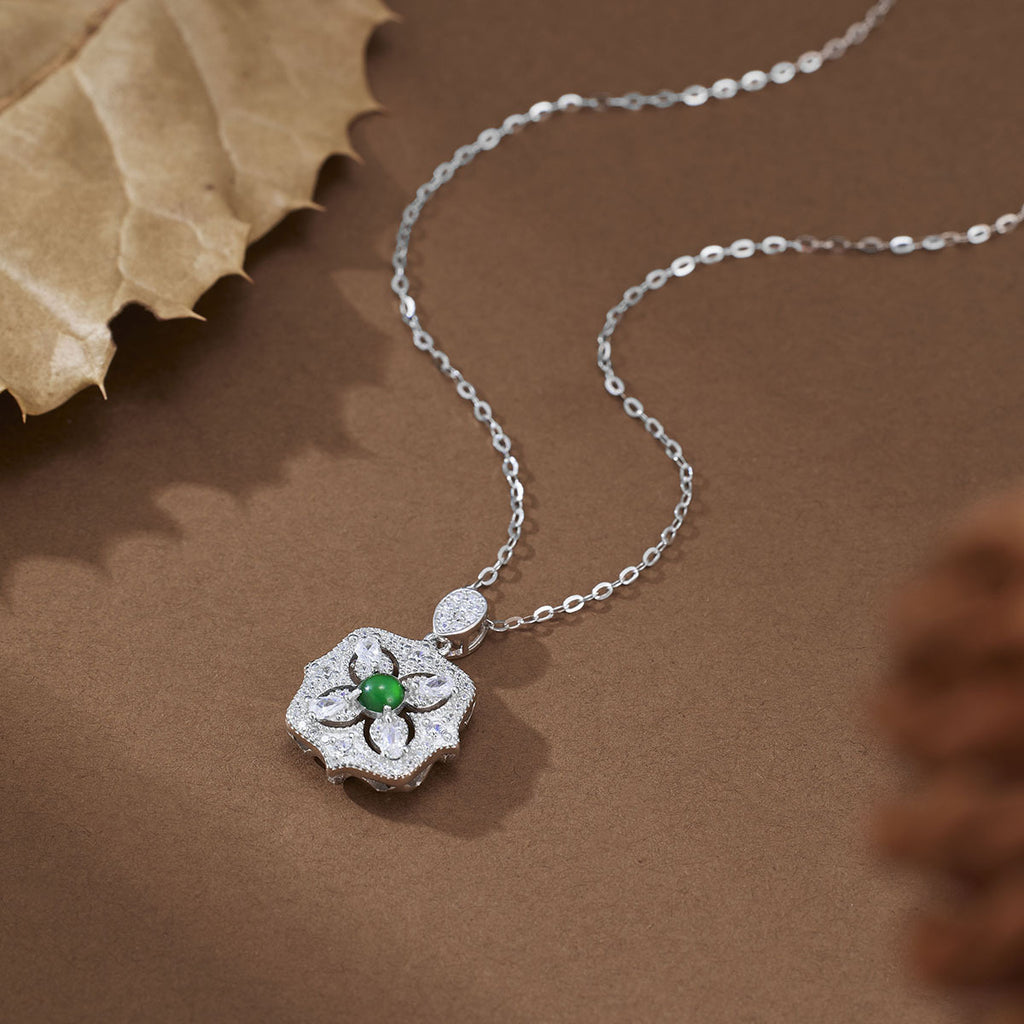 Damen Halskette mit kunstvollem Blumenanhänger und Zirkonia-Verzierungen Shop Nory