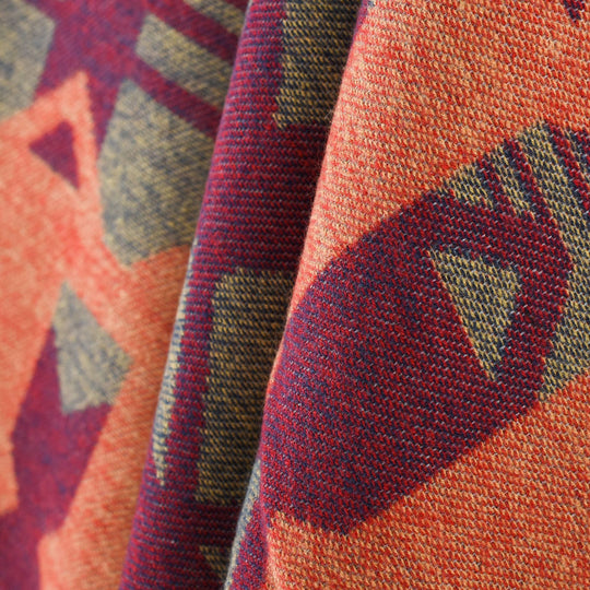 Damen Strick-Überwurfcape im Ruana-Stil mit grafischem Jacquard und Fransensaum Shop Nory
