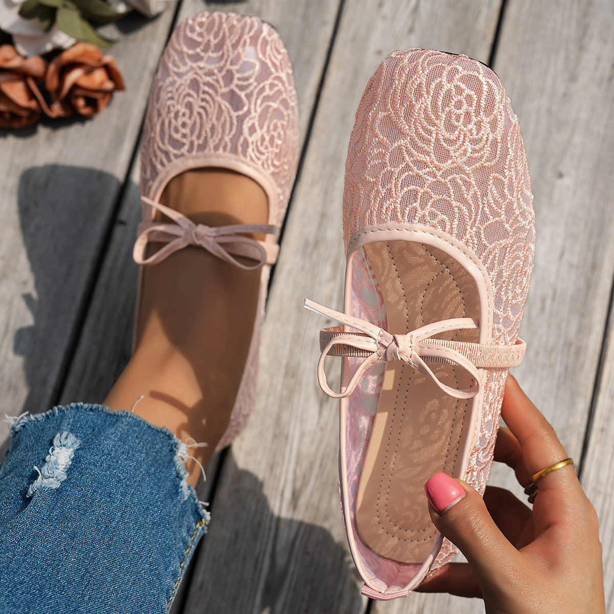 Damen Elegante Spitzenschuhe mit dekorativen Schleifen und funkelnden Akzenten