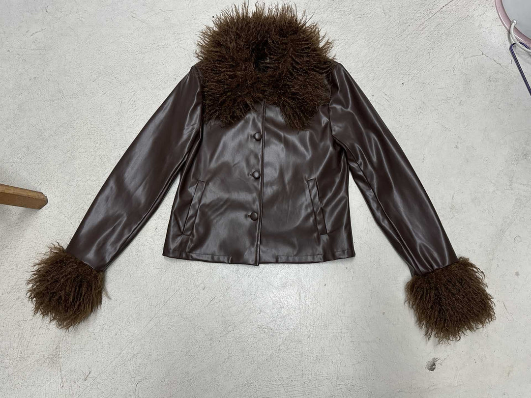 Damen nan kurze Kunstlederjacke mit voluminösem Fellkragen und Fellmanschetten Shop Nory