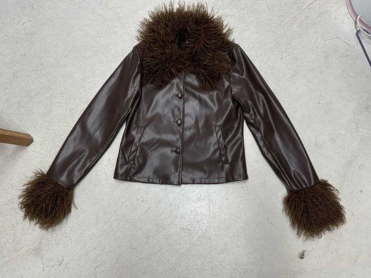 Damen nan kurze Kunstlederjacke mit voluminösem Fellkragen und Fellmanschetten Shop Nory