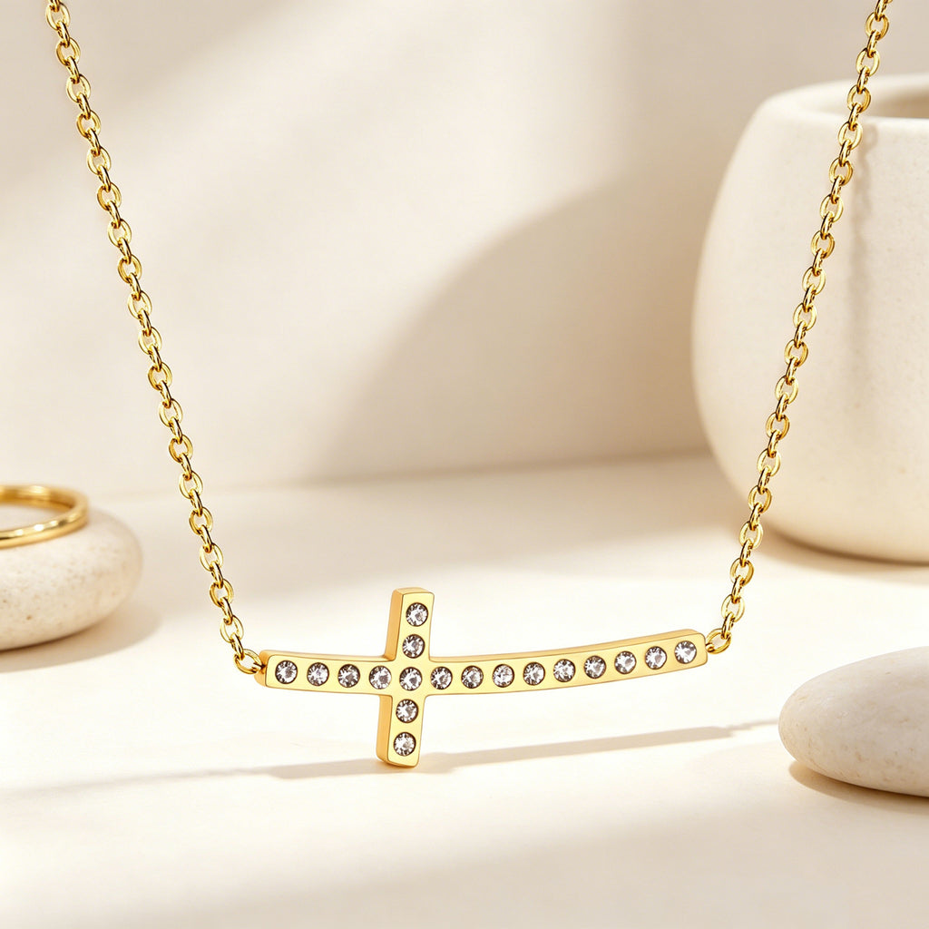 Damen Halskette mit funkelndem Kreuzanhänger aus Edelstahl und 14k Goldbeschichtung Shop Nory
