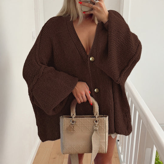 Damen nan Bouclé-Oversize-Cardigan mit tiefem V-Ausschnitt, Kimonoärmeln und goldenen Zierknöpfen Shop Nory
