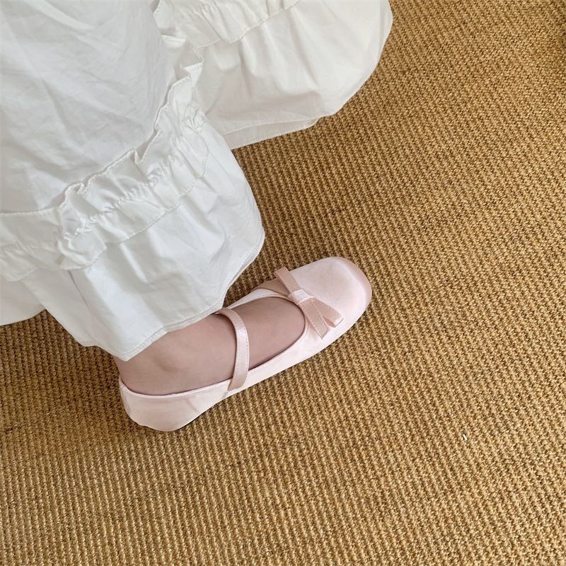 Damen Satin Mary‑Jane Ballerinas mit Knöchelriemen, Schleifenapplikation und Komfortfußbett Shop Nory