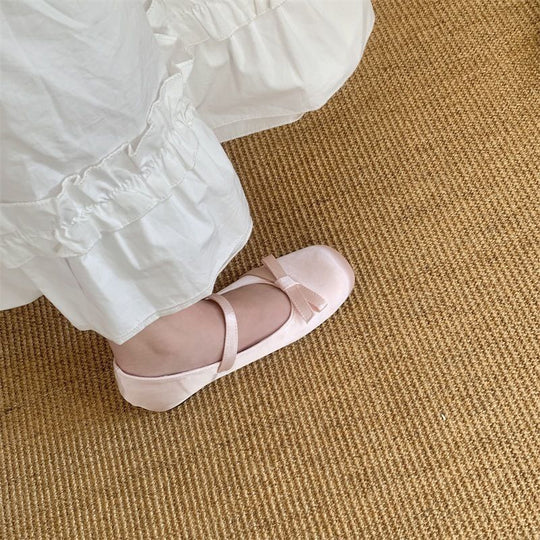 Damen Satin Mary‑Jane Ballerinas mit Knöchelriemen, Schleifenapplikation und Komfortfußbett Shop Nory