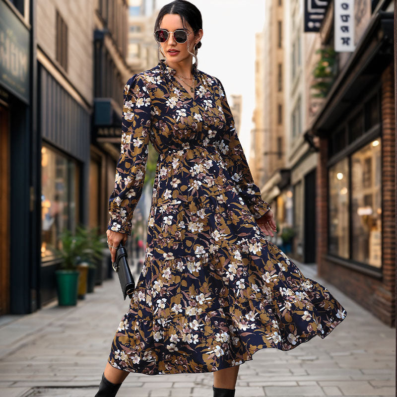 Damen Fließendes Blumen‑Midikleid mit V‑Ausschnitt, Smok‑Taillenband und Stufenrock Shop Nory