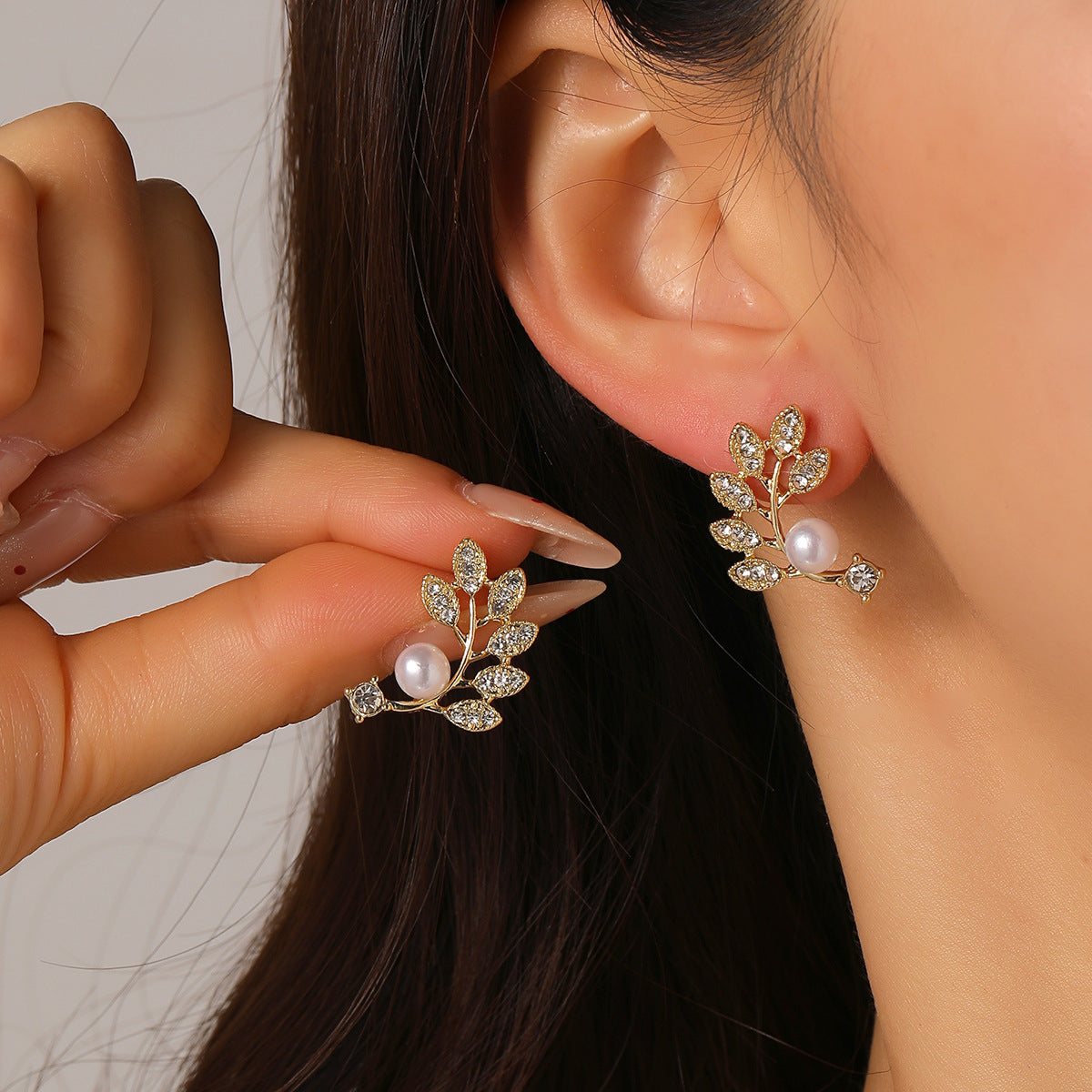 Damen Ohrringe mit elegantem Perl- und Zirkonia-Design Shop Nory