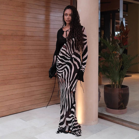 Damen figurbetontes Mesh‑Maxikleid mit tiefem V‑Ausschnitt & grafischem Zebra‑Print Shop Nory