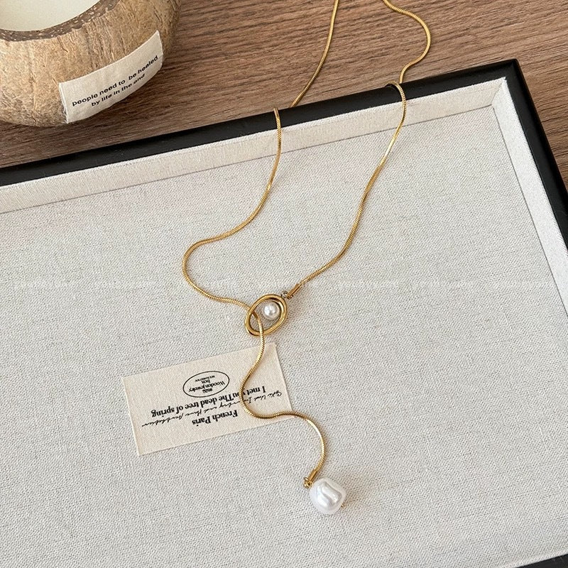 Damen Halskette mit elegantem Perlenanhänger und hochwertiger goldfarbener Kette Shop Nory