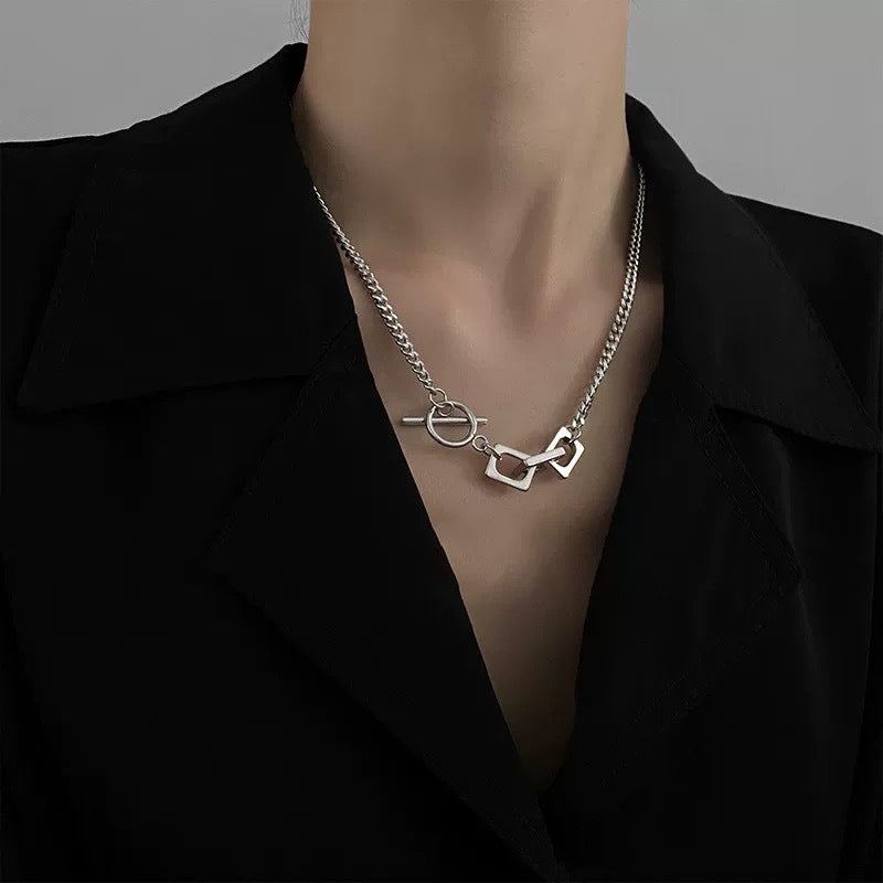 Damen modische Halskette mit geometrischem Anhänger und filigranem Design Shop Nory