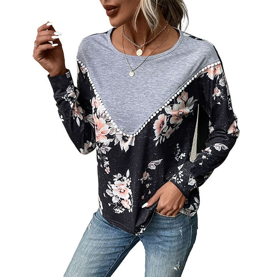 Damen Lässiges Langarm-Jerseyshirt mit kontrastiertem V‑Einsatz, Pompon‑Borte und floralem Alloverprint Shop Nory