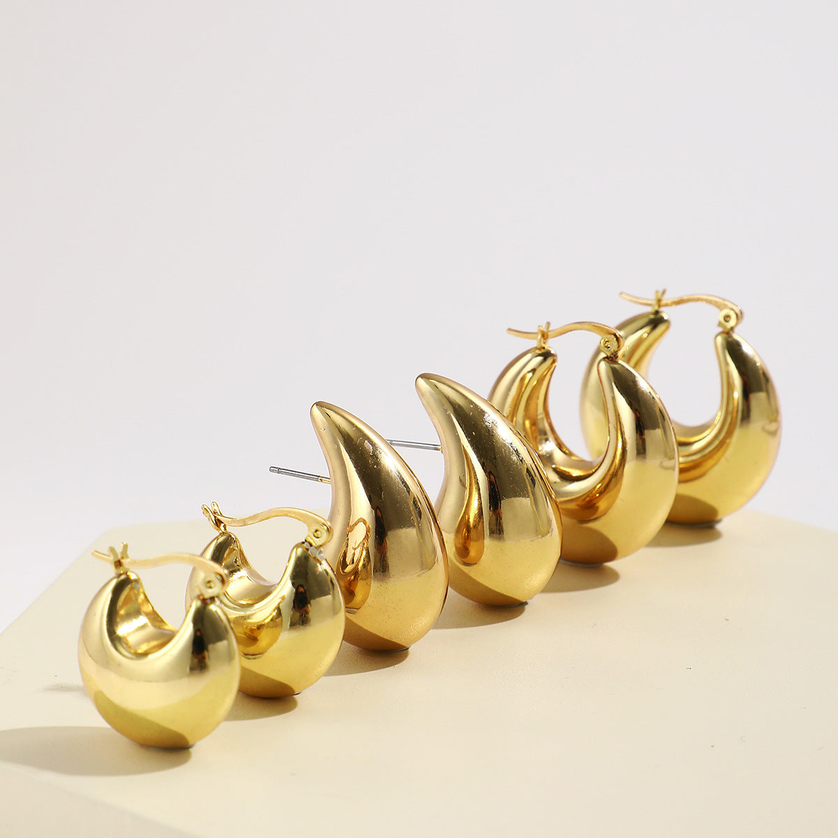 Damen Ohrstecker Set mit modernen, geschwungenen Designs Shop Nory
