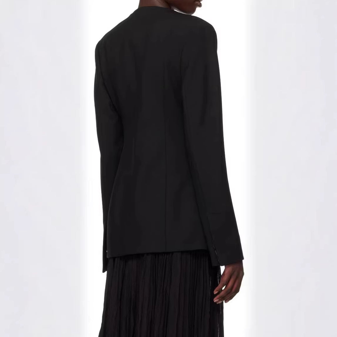 Damen taillierter Einreiher-Blazer mit Rundhalsausschnitt, verdeckter Knopfleiste und Pattentaschen Shop Nory