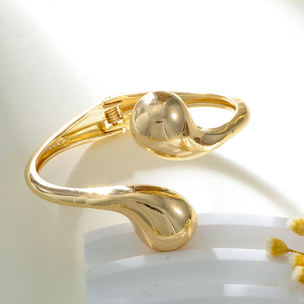 Damen Armspange im modernen, skulpturalen Gold-Design Shop Nory