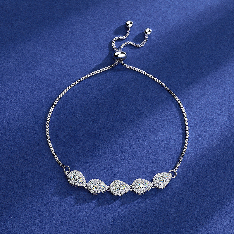 Zartes Zirkonia-Armband mit Verstellbarem Verschluss und Funkelnden Rundsteinen